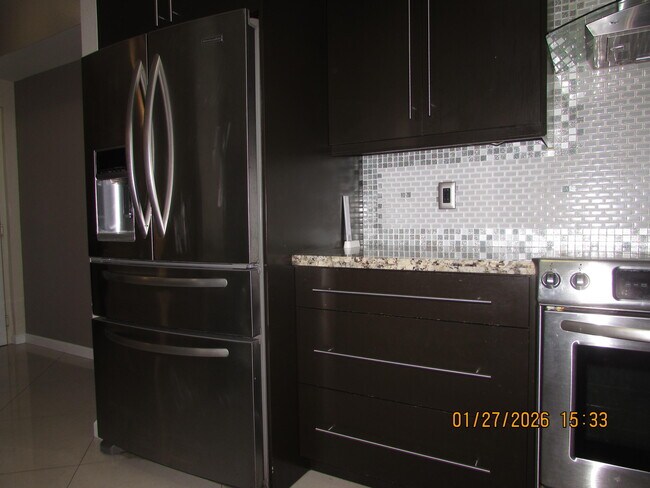 Foto del edificio - 350 Crestwood Cir