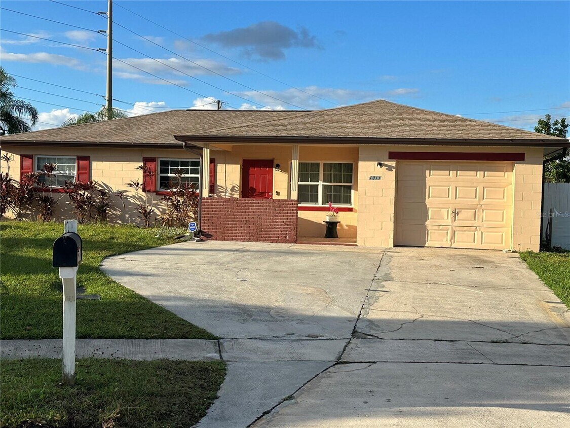 Foto principal - 1311 Meadowbrook St