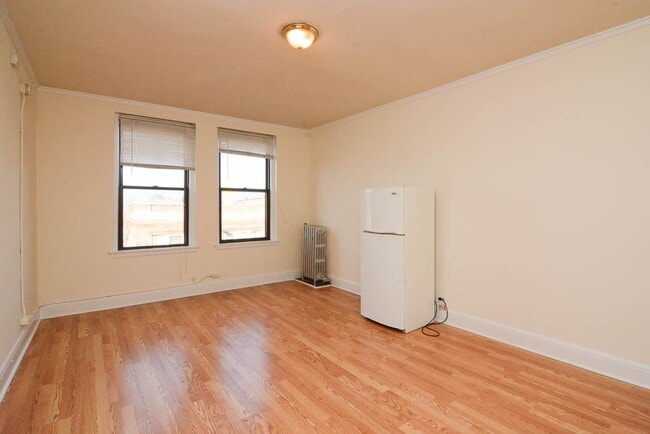 Foto del edificio - 3335 W Diversey Ave