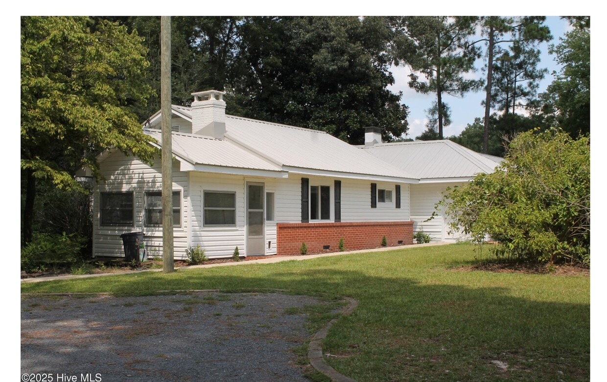 Primary Photo - 496 Holly Grove School Rd