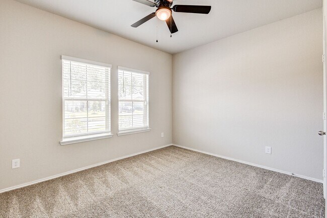 Building Photo - 4 bed, 3 bath home with covered patio. All...
