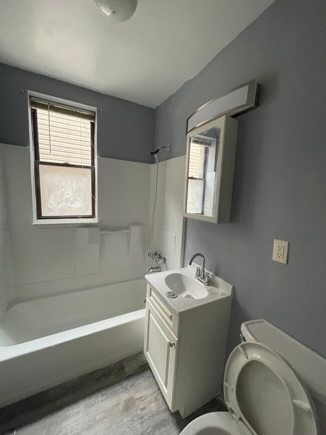 Building Photo - 130 W 47th St