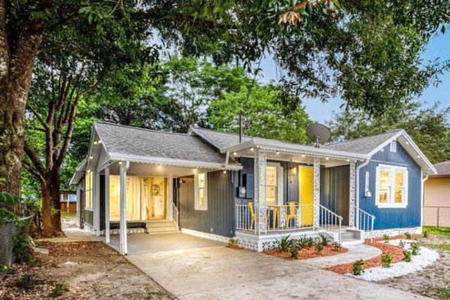 Building Photo - 7500 E Colonial Dr