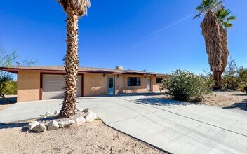 Building Photo - 74402 Cottonwood Dr