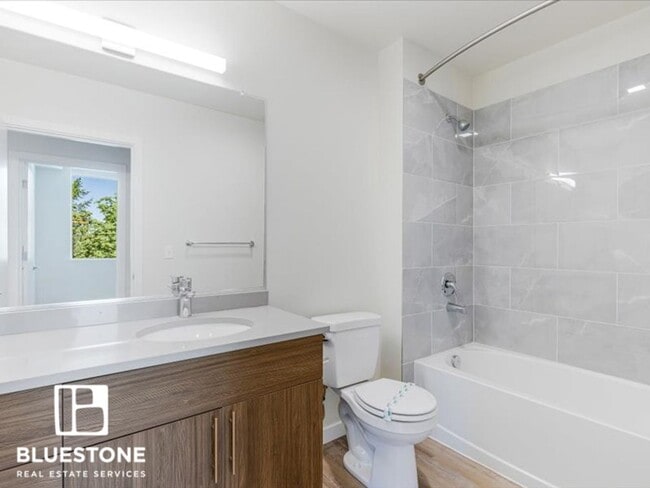 Interior Photo - The Woods on Marquam Hill