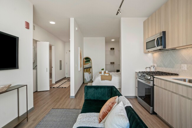 Building Photo - 508 S Damen Ave