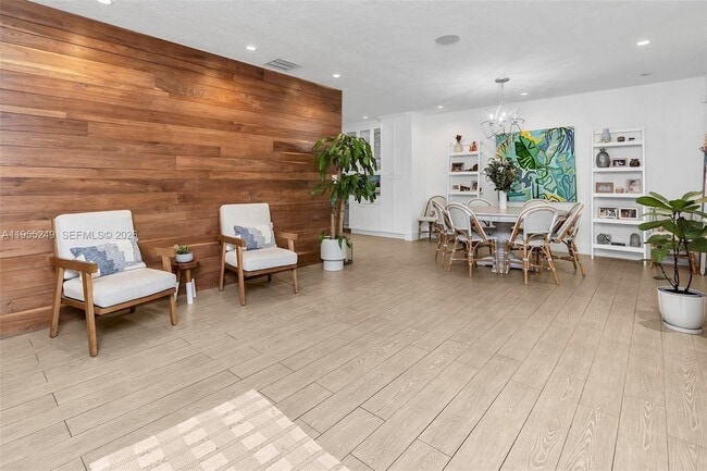 Foto del edificio - 1444 Mendavia Ave