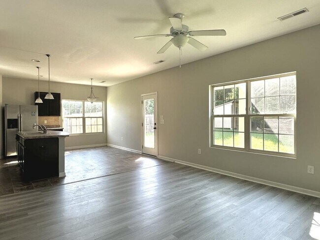 Building Photo - 717 Bellingham Way