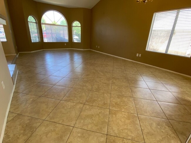 Foto del edificio - 3 Bedroom 2.5 Bathroom with a Pool in Gard...