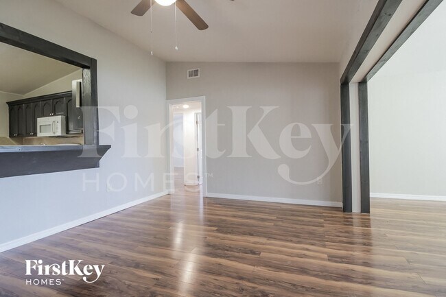 Foto del edificio - 510 Iris Rd