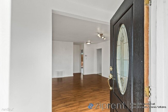 Building Photo - 2 br, 1 bath House - 16094 Gramercy Dr, Sa...