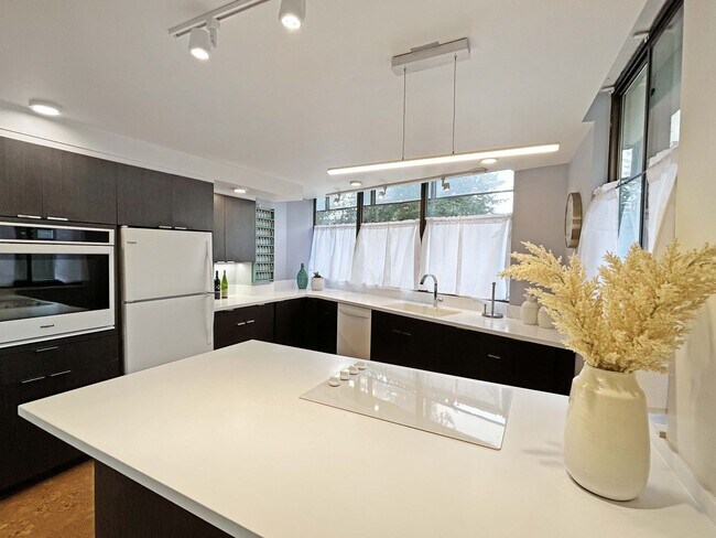 Foto del edificio - Capitol Lake Towers Condo (#201)