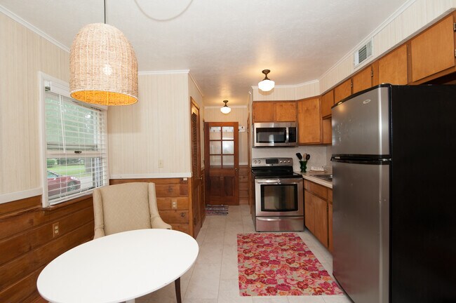 Building Photo - 219 S Gull Lake Dr