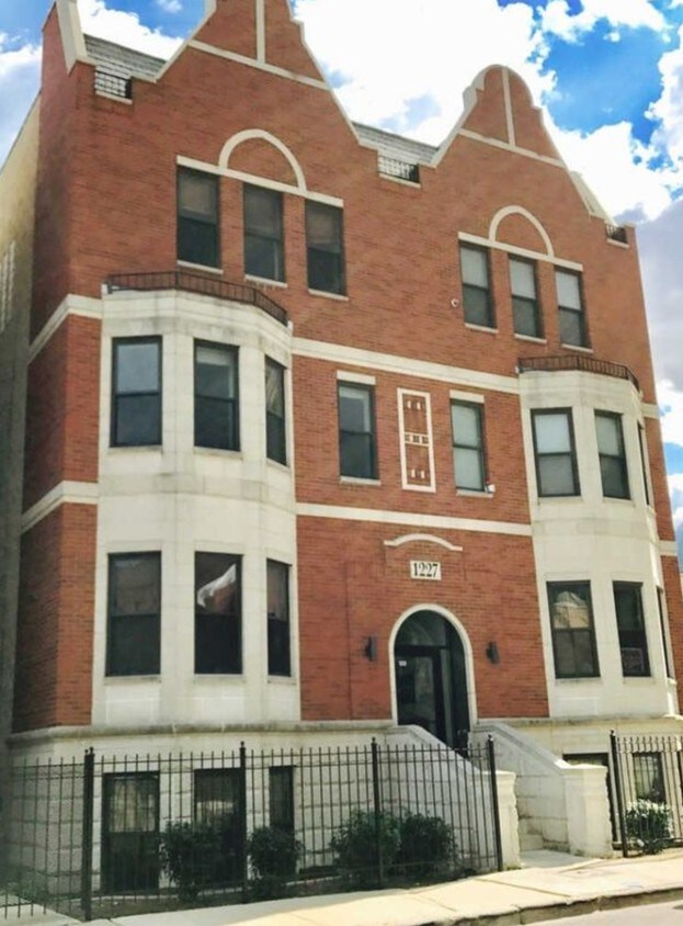 1227 E 46th St Chicago Il 60653 Condo For Rent In Chicago Il Apartments Com