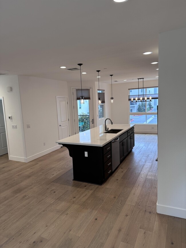Building Photo - 889 Spring Tides Rd
