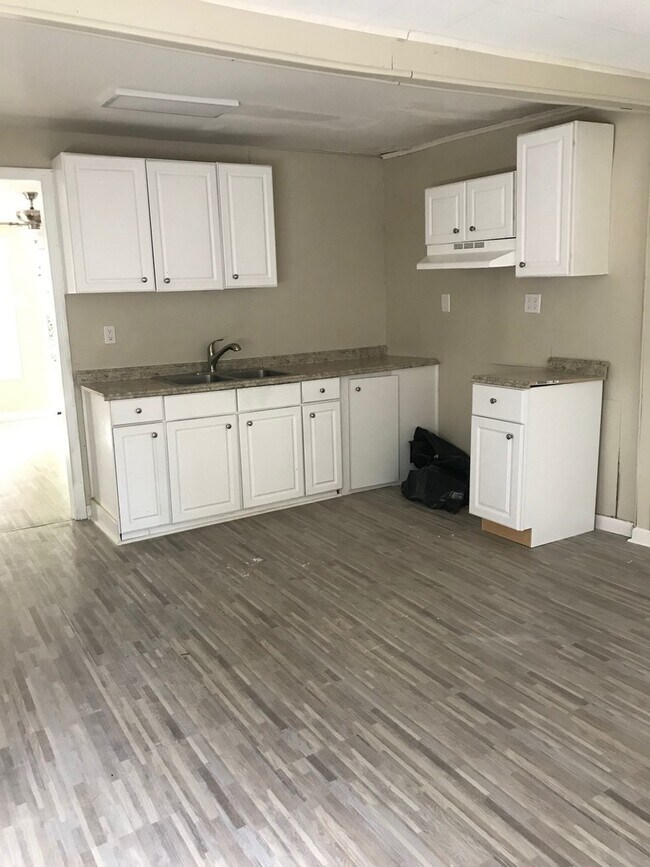 Foto del edificio - 883 W. Griffith Avenue Crestview, FL 32536...