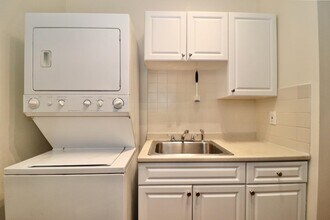 Building Photo - 168 COLES St