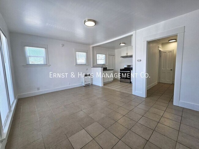 Building Photo - 1468 Alamitos Ave