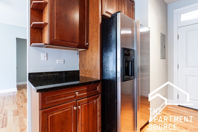 Foto del edificio - 736 W Addison St