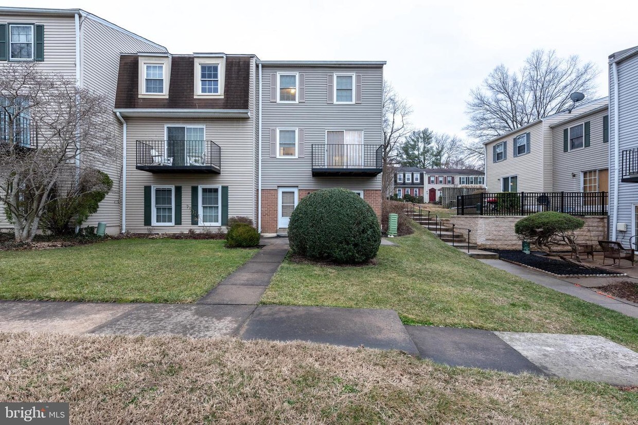 9150 Broken Oak Pl Unit 81B, Burke, VA 22015 Condo for Rent in Burke