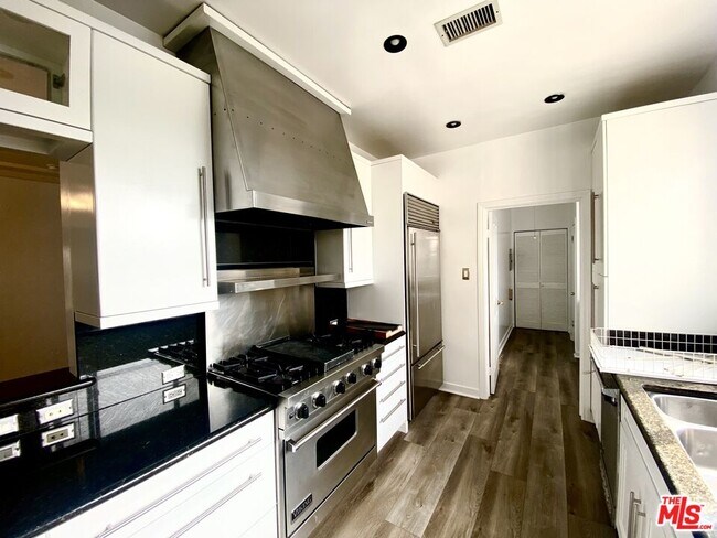 Foto del edificio - 1250 S Crescent Heights Blvd