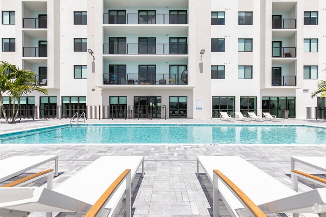 Building Photo - Hidden Lake Apartments