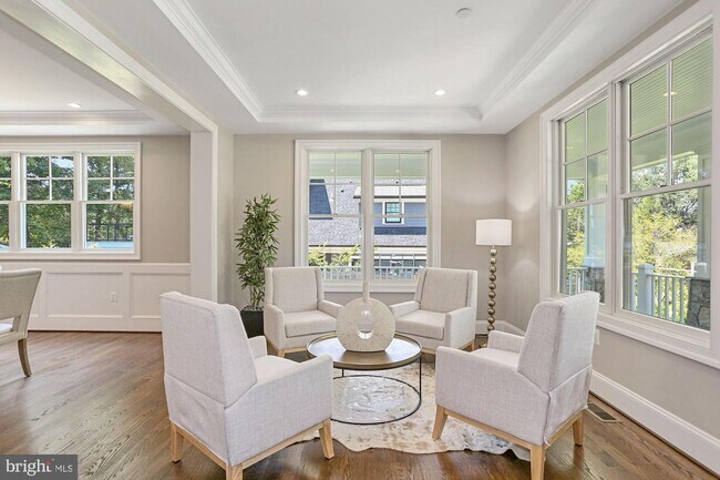 Foto del edificio - 5608 McLean Dr