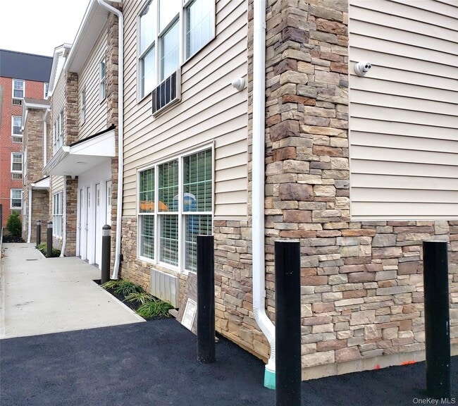 Foto del edificio - 71 N Main St