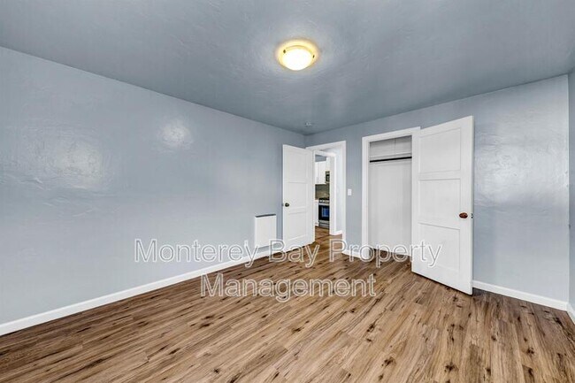 Foto del edificio - 219 Carmel Ave