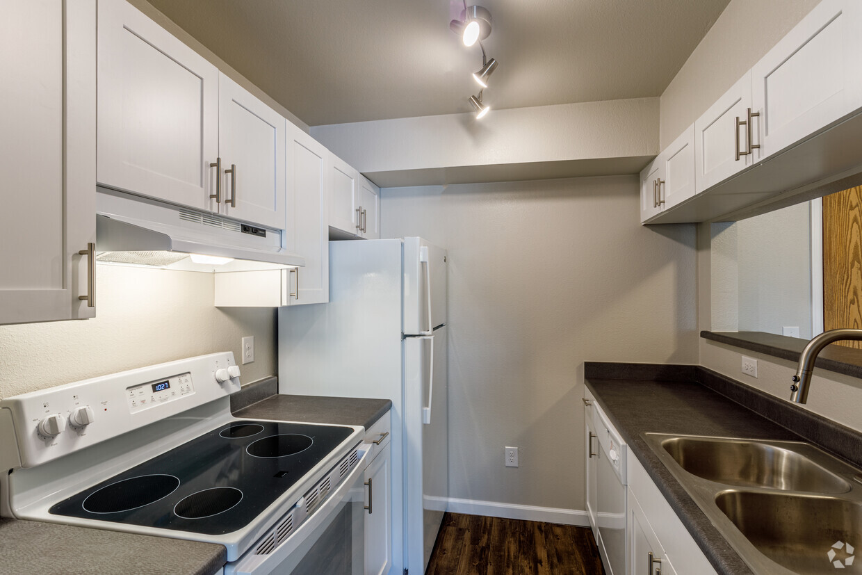 1BR, 1BA - 480SF - Cherry Creek Abbey Apartments