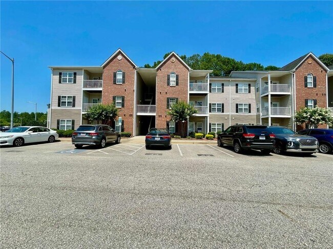 Building Photo - 635 Marshtree Ln