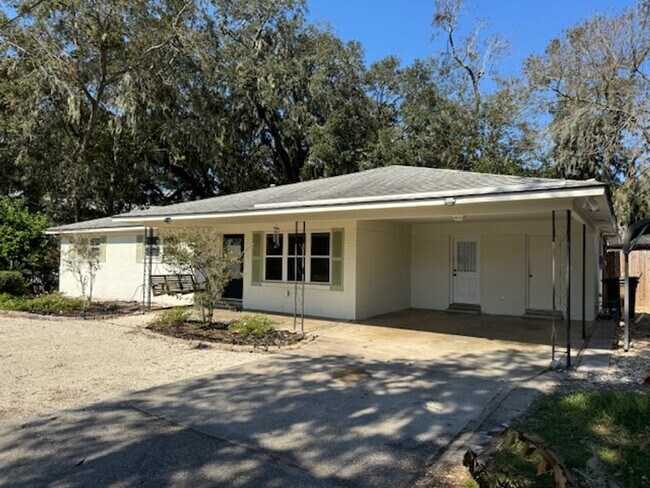 Foto del edificio - Thunderbolt Charm Meets Modern Comfort