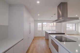 Building Photo - 3555 Chem. de la Côte-des-Neiges