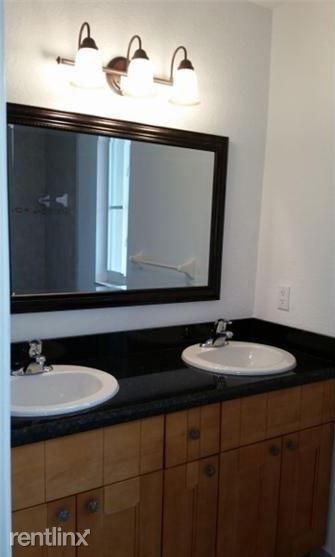Building Photo - 3 br, 2.5 bath Townhome - 4936 Southwest 3...