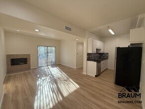 Building Photo - 10849 Fruitland Dr