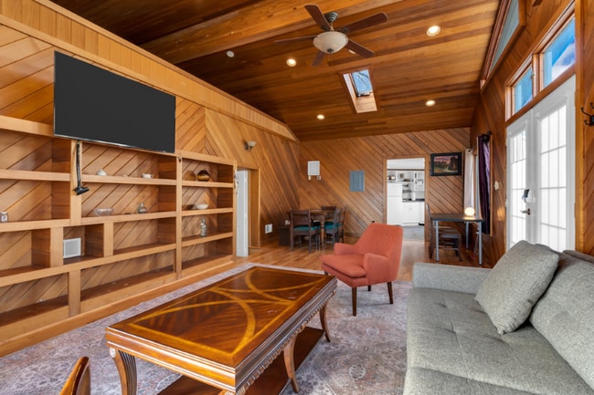 Building Photo - 51 Laurel Ave