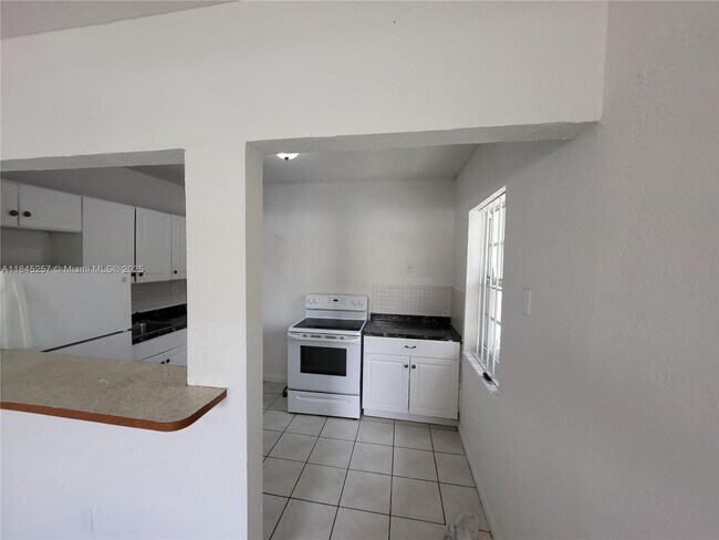 Foto del edificio - 5731 NW 6th Ave