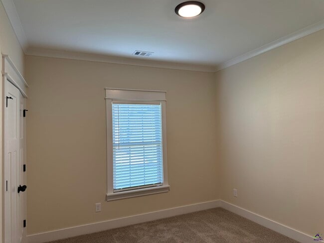 Foto del edificio - 213 Willowbrook Ln