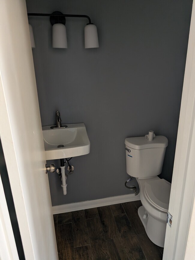 Foto del edificio - 1196 McArthur Dr