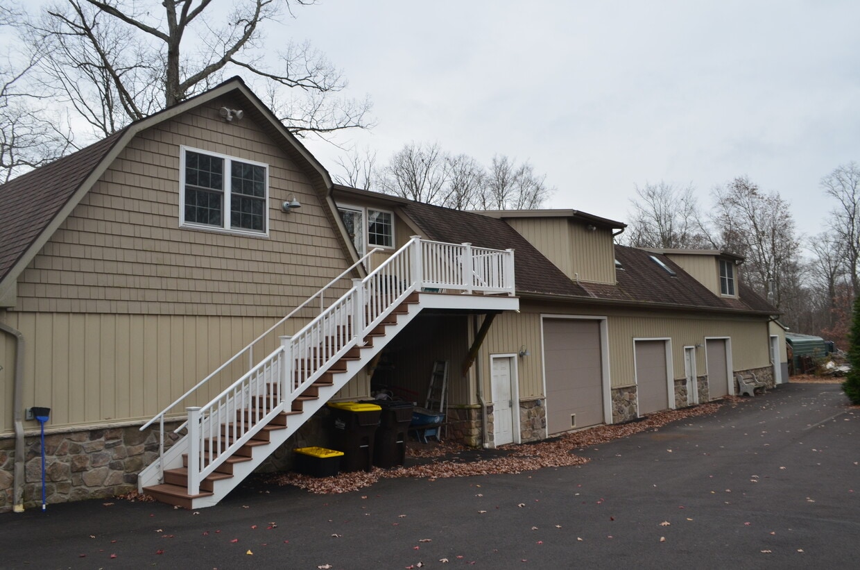 2326 Ridge Rd Unit Above Garage, Perkasie, PA 18944 Apartments in