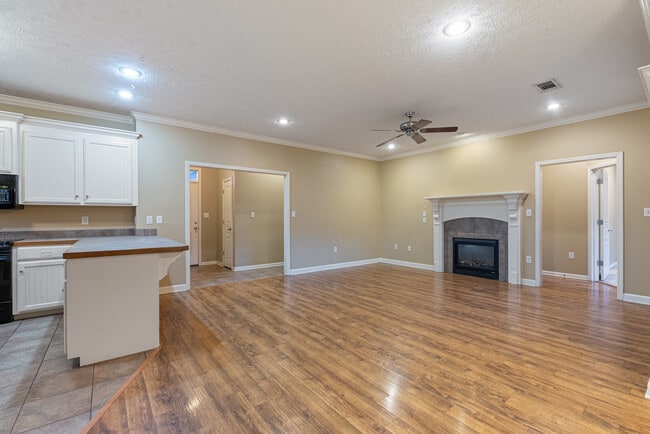 Building Photo - 905 Wineberry Rd