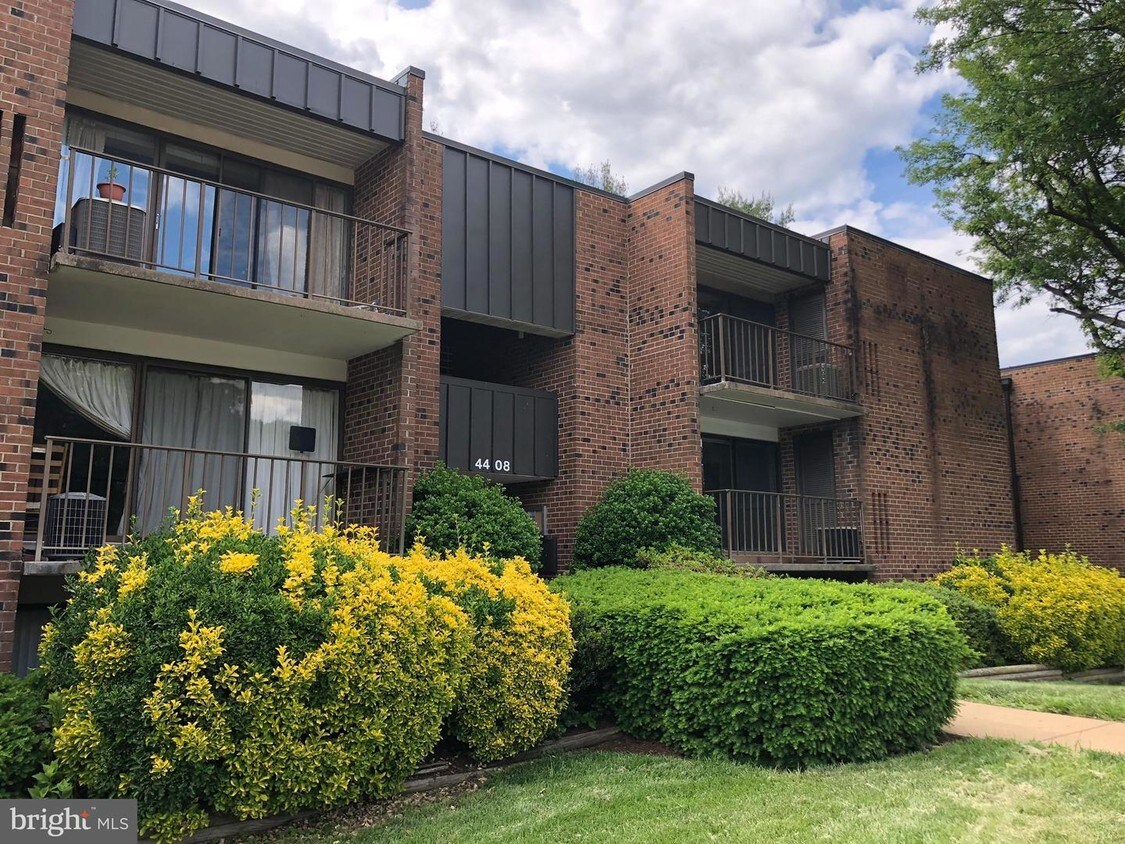 4408 Island Pl Unit 303, Annandale, VA 22003 Condo for Rent in