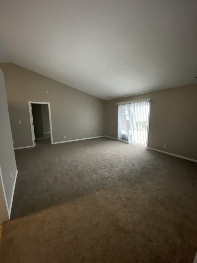 Building Photo - 1128 Hornbeam Cir W