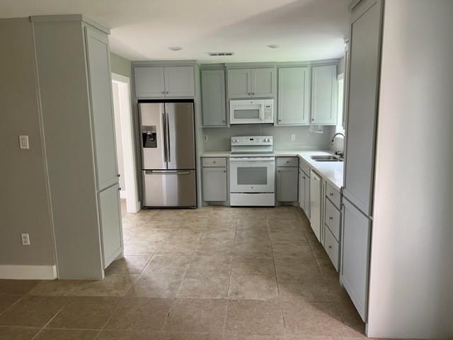 Building Photo - 10703 Fallbrook Dr