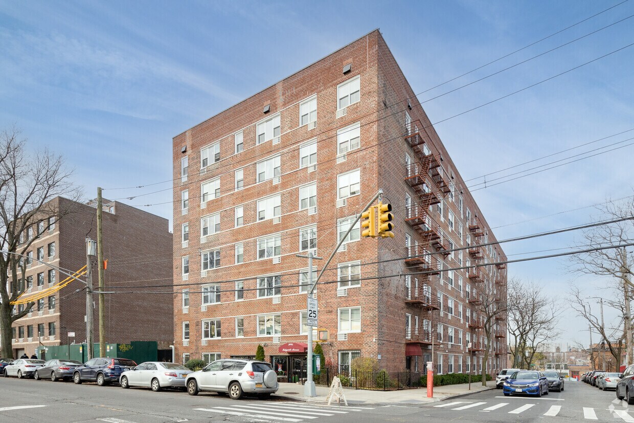 Primary Photo - 3065 Sedgwick Ave
