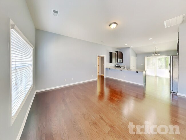 Building Photo - 474 Finch Ln