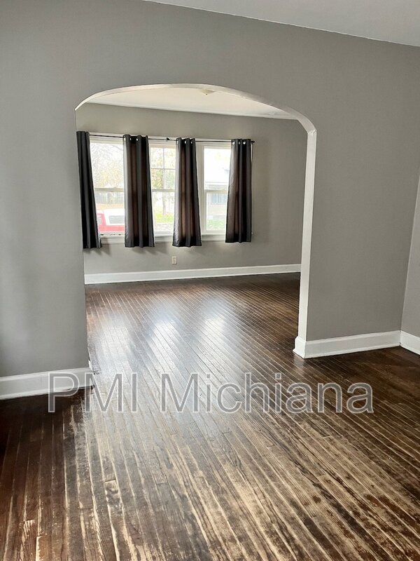 Building Photo - 1142 N Adams St