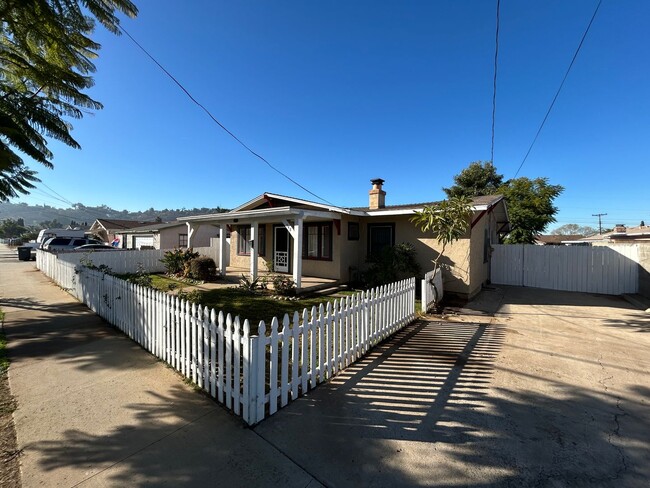 Building Photo - Beautiful 3 Bed 2 Bath Craftsman Home with...