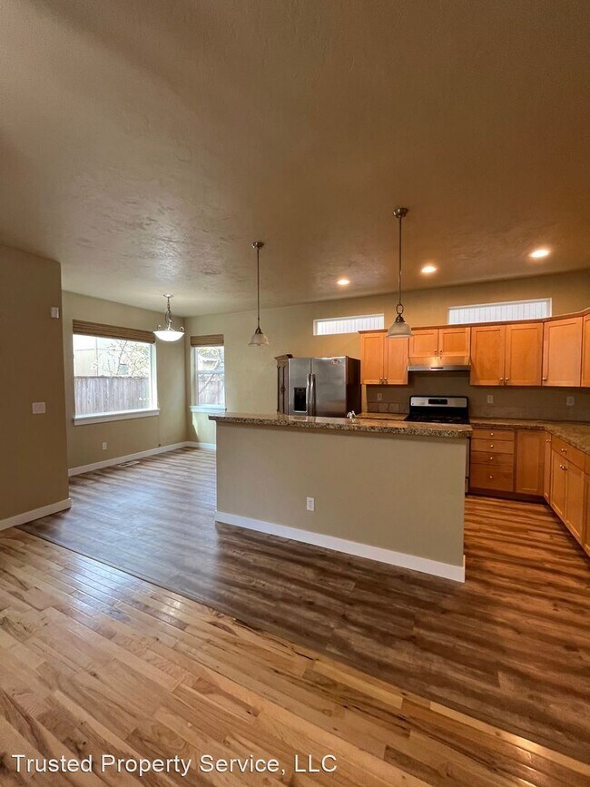 Building Photo - 4 br, 2.5 bath House - 2490 Mountain Terrace