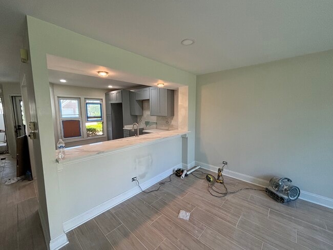 Building Photo - 257 Doral Ct